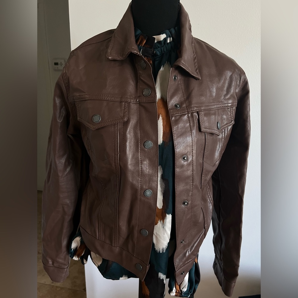 Excuse woman’s polyester coat